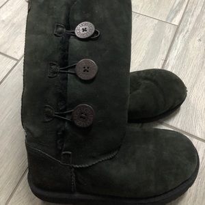 BAILEY BUTTON TRIPLET BOOT